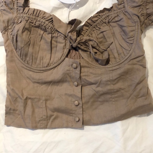 COPY - Elouise crop top in beige - Picture 3 of 5